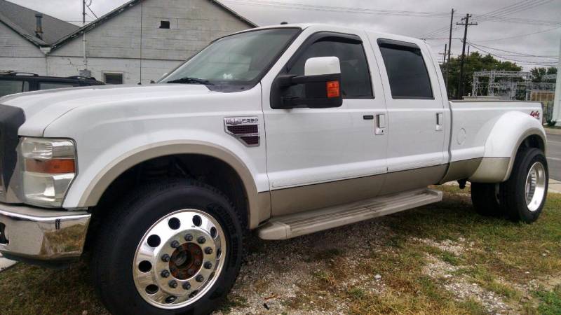 lift kit required on a stock  2023 F250 ?  do you have pictures other than the Dully , of a regular tire rear